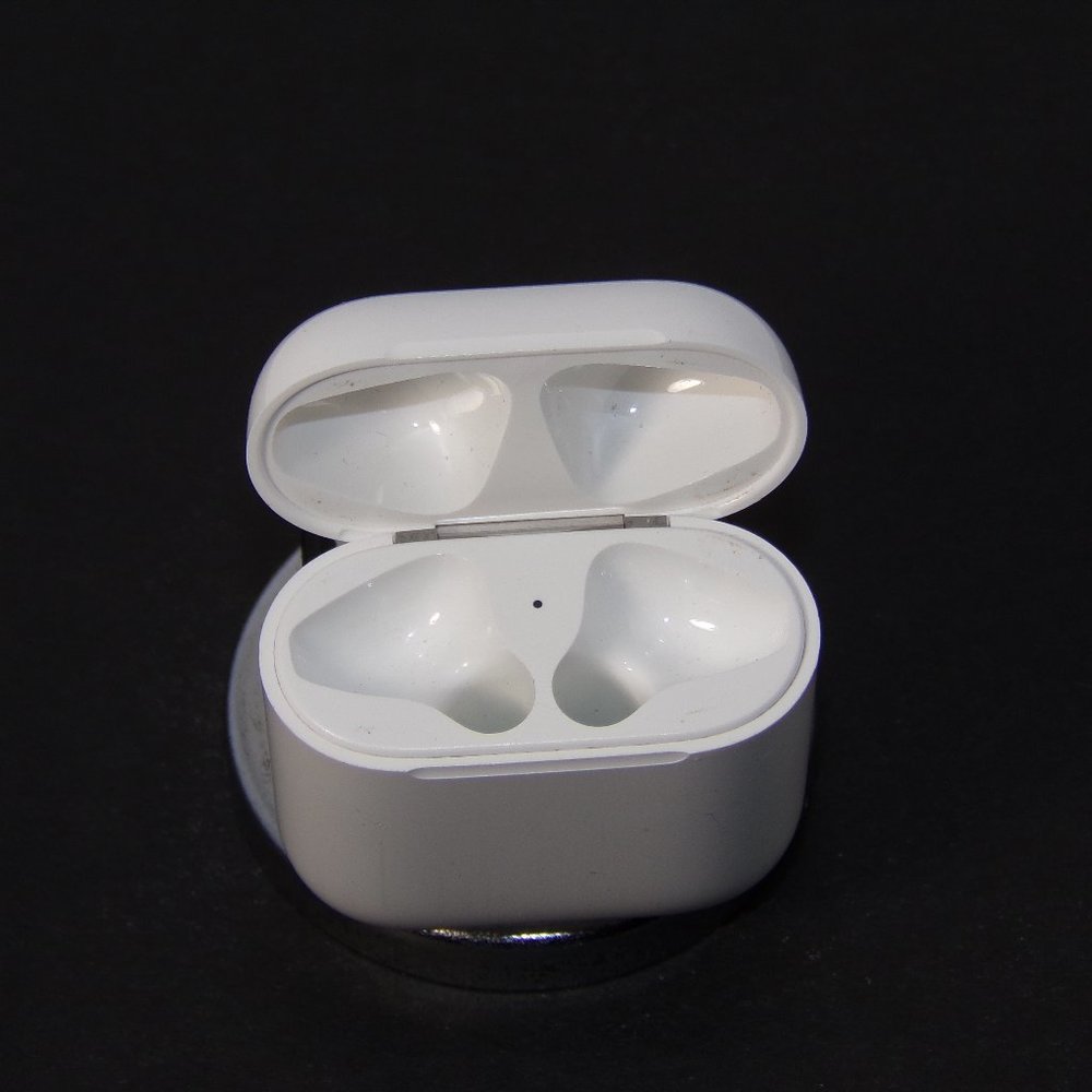 CLEAN PRE-OWN, OEM Apple Air pods Charging Case Genuine A1602 Charger Case Only